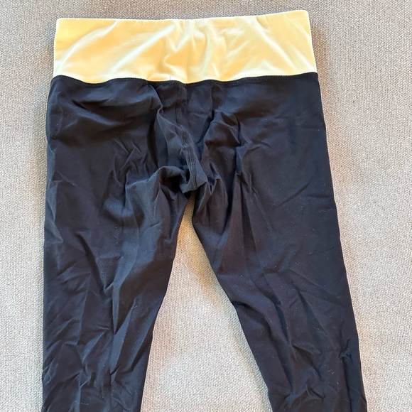 Retro Tone It Up Workout Leggings - Picture 3 of 3